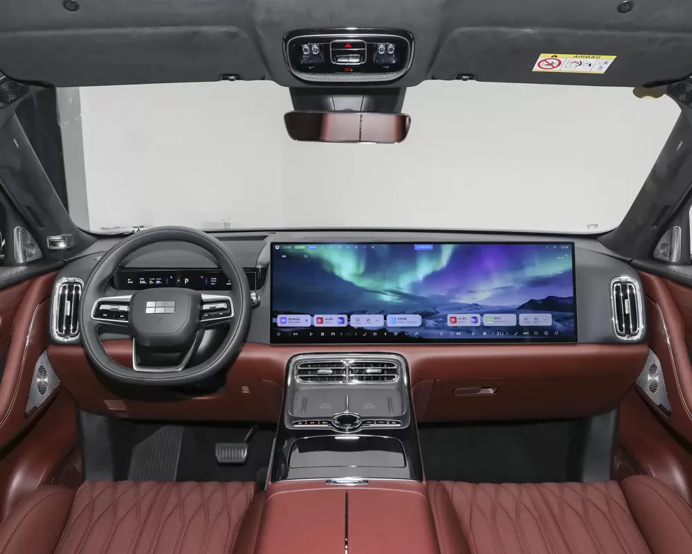جيلي جالاكسي M9 210km 4WD إصدار Zhiyao باللون الأسود والذهبي
